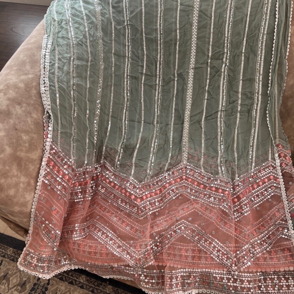 New 3 piece laxuary lawn salwarkaneez xl - Picture 8 of 8